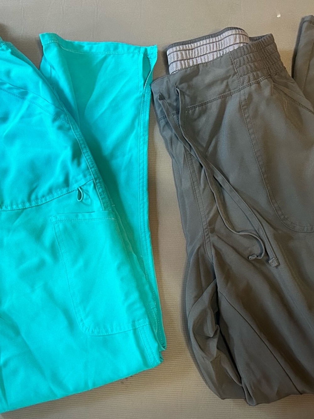 Set of 4 Scrub Pants (M)
